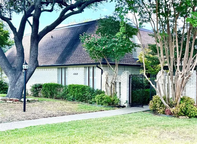 a view of a house with a yard and plants