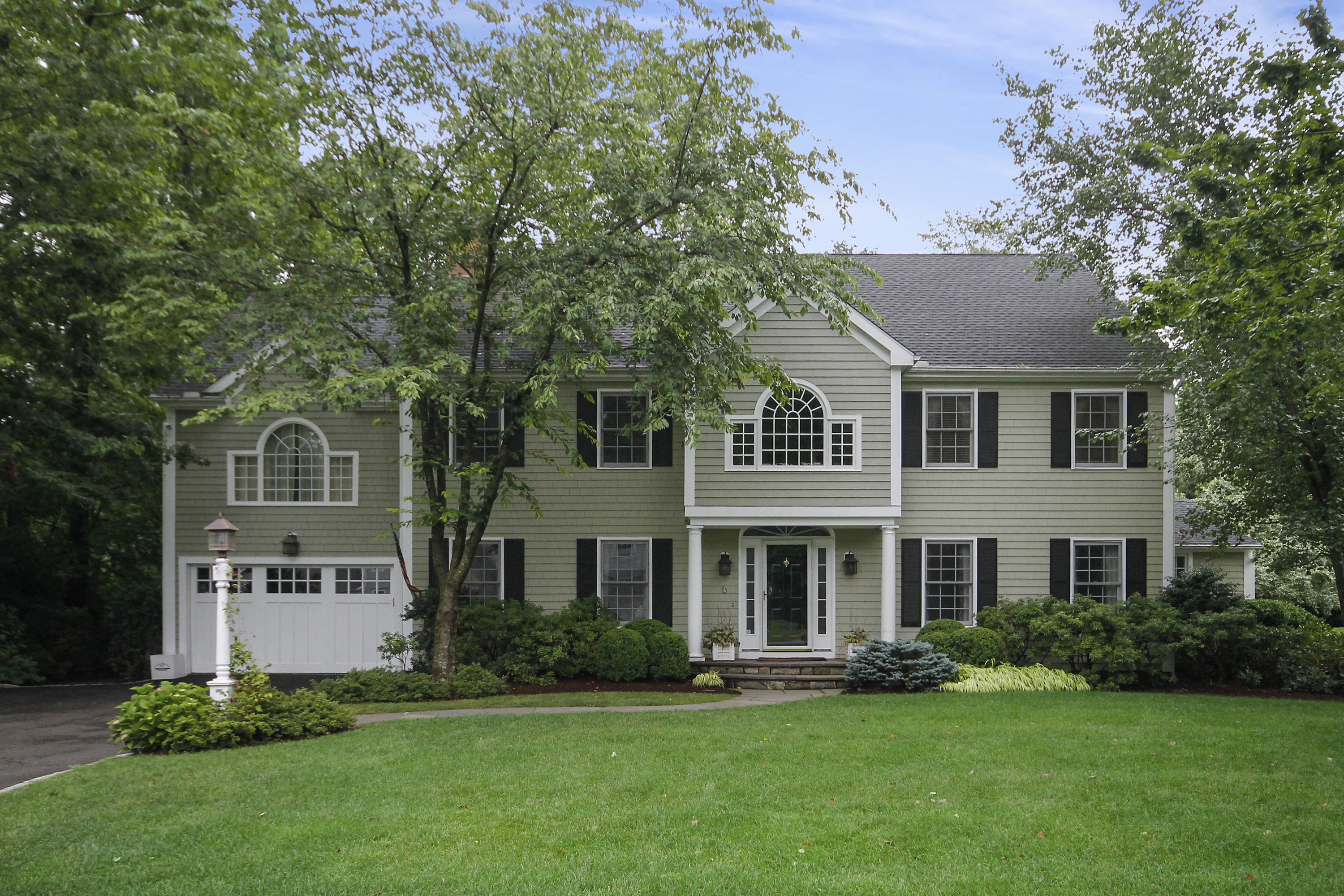 9 Revere Road Darien, CT 06820 - Photo 2 of 48 001-photo-front-view-7315895
