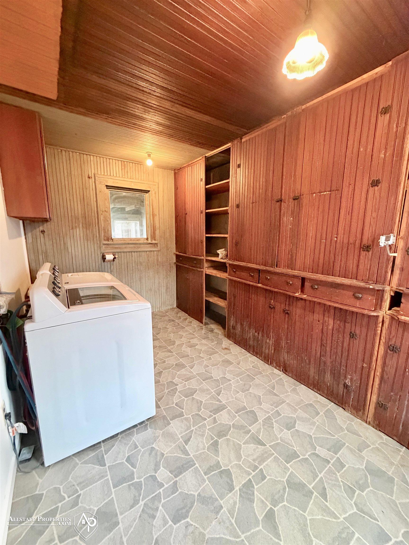 5501 North State Road Davison, MI 48423 - Photo 14 of 41 First Floor Laundry
