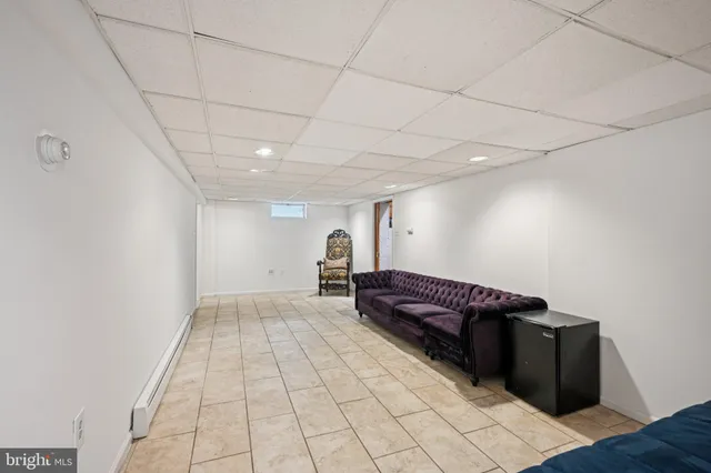 a view of a livingroom with lounge chair