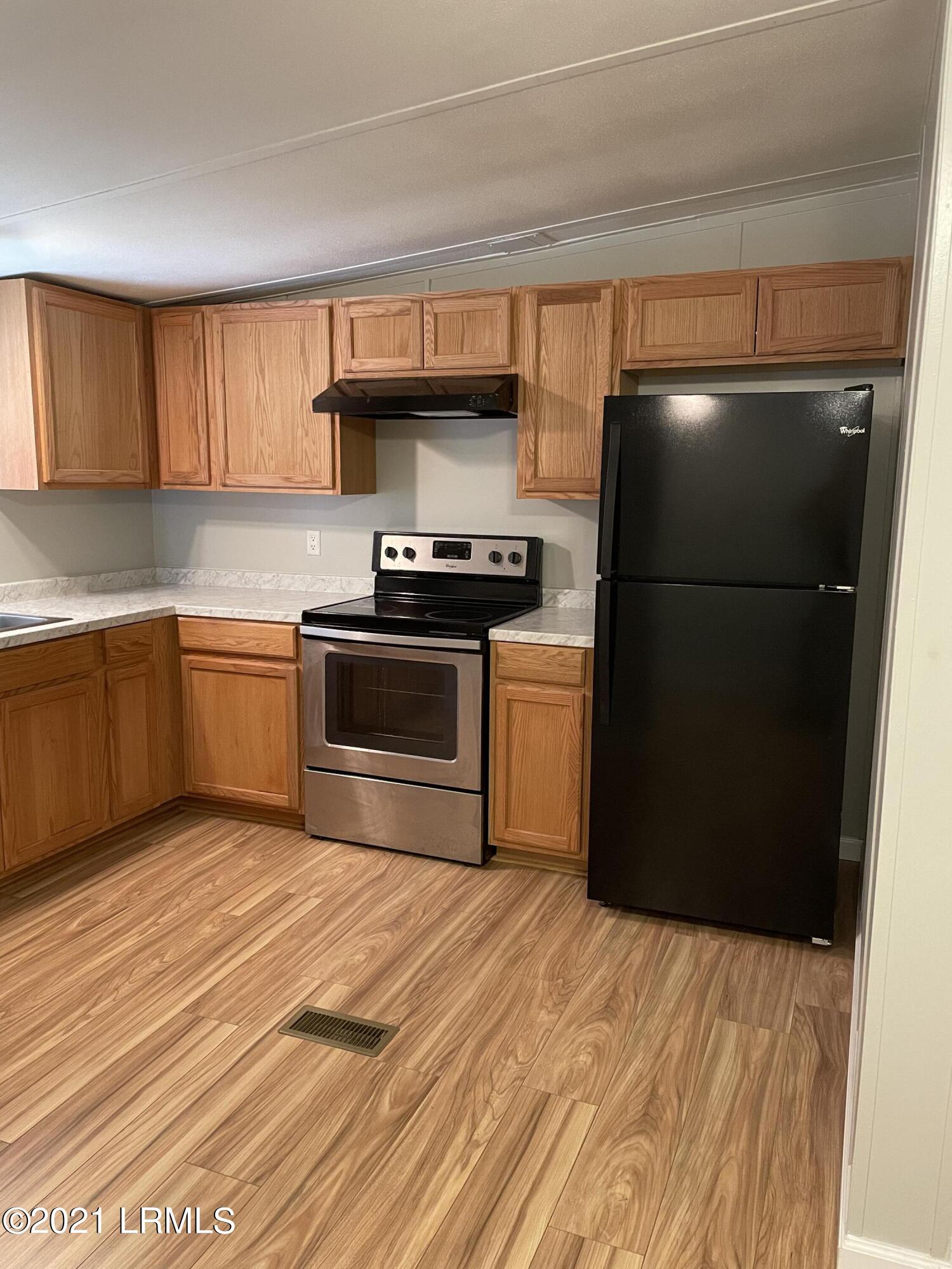 105 Joppa Road Beaufort, SC 29906 - Photo 5 of 20 Kitchen