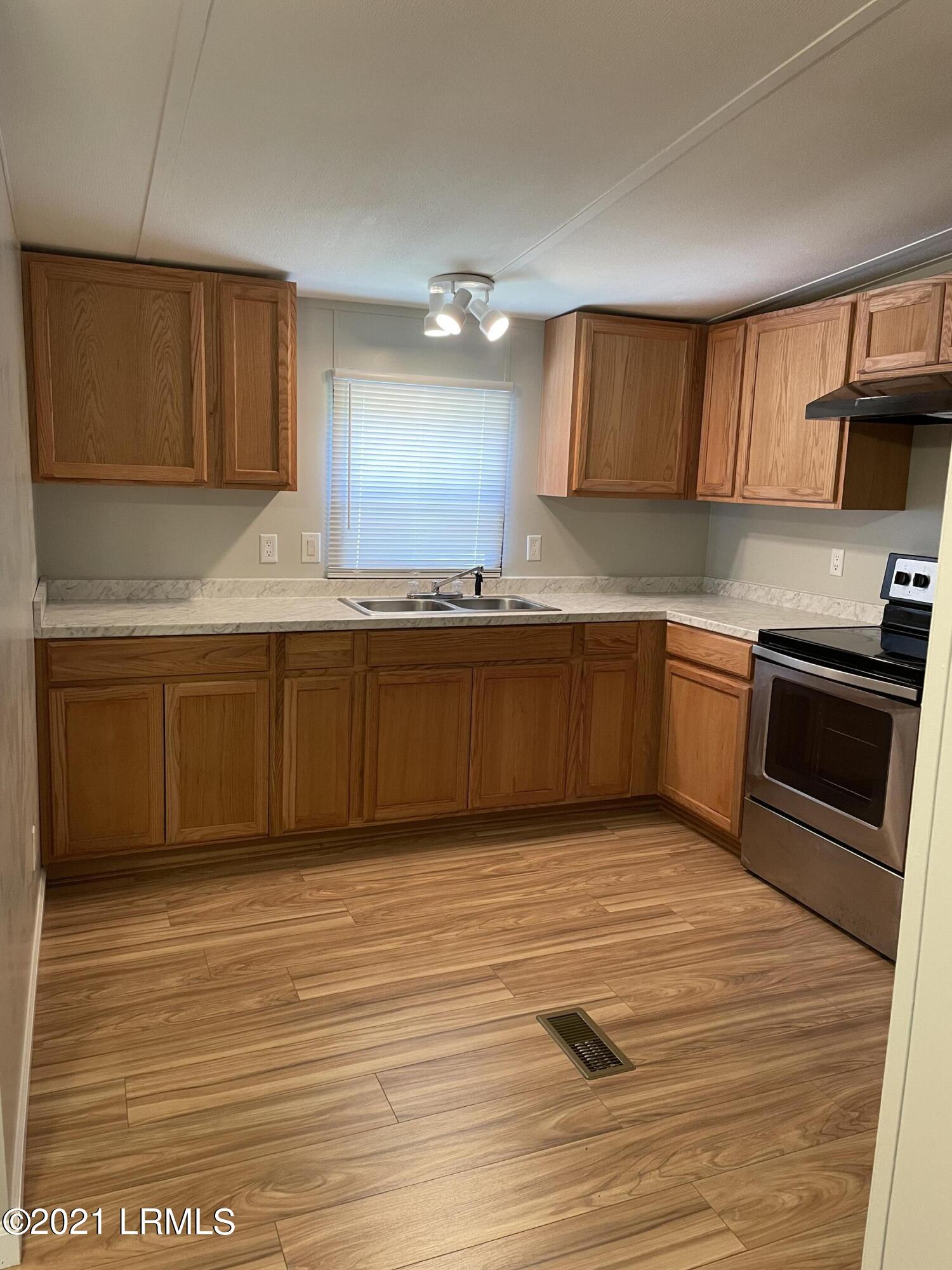 105 Joppa Road Beaufort, SC 29906 - Photo 6 of 20 Kitchen