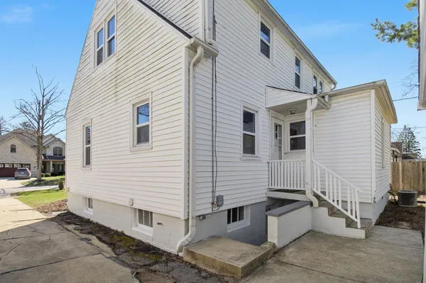 a view of a back yard of the house