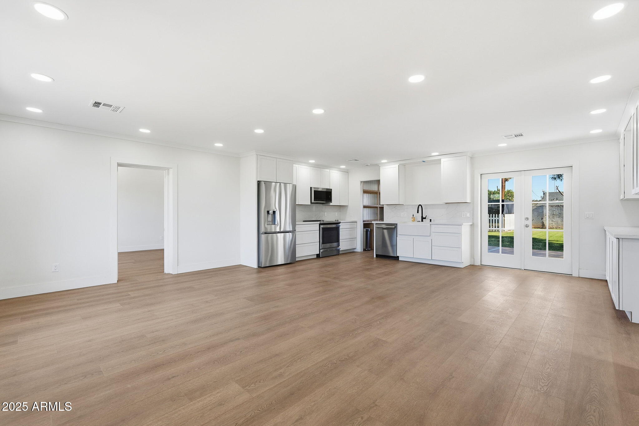 23 North Edgemont Mesa, AZ 85203 - Photo 7 of 25 a view of kitchen with refrigerator and cabinets