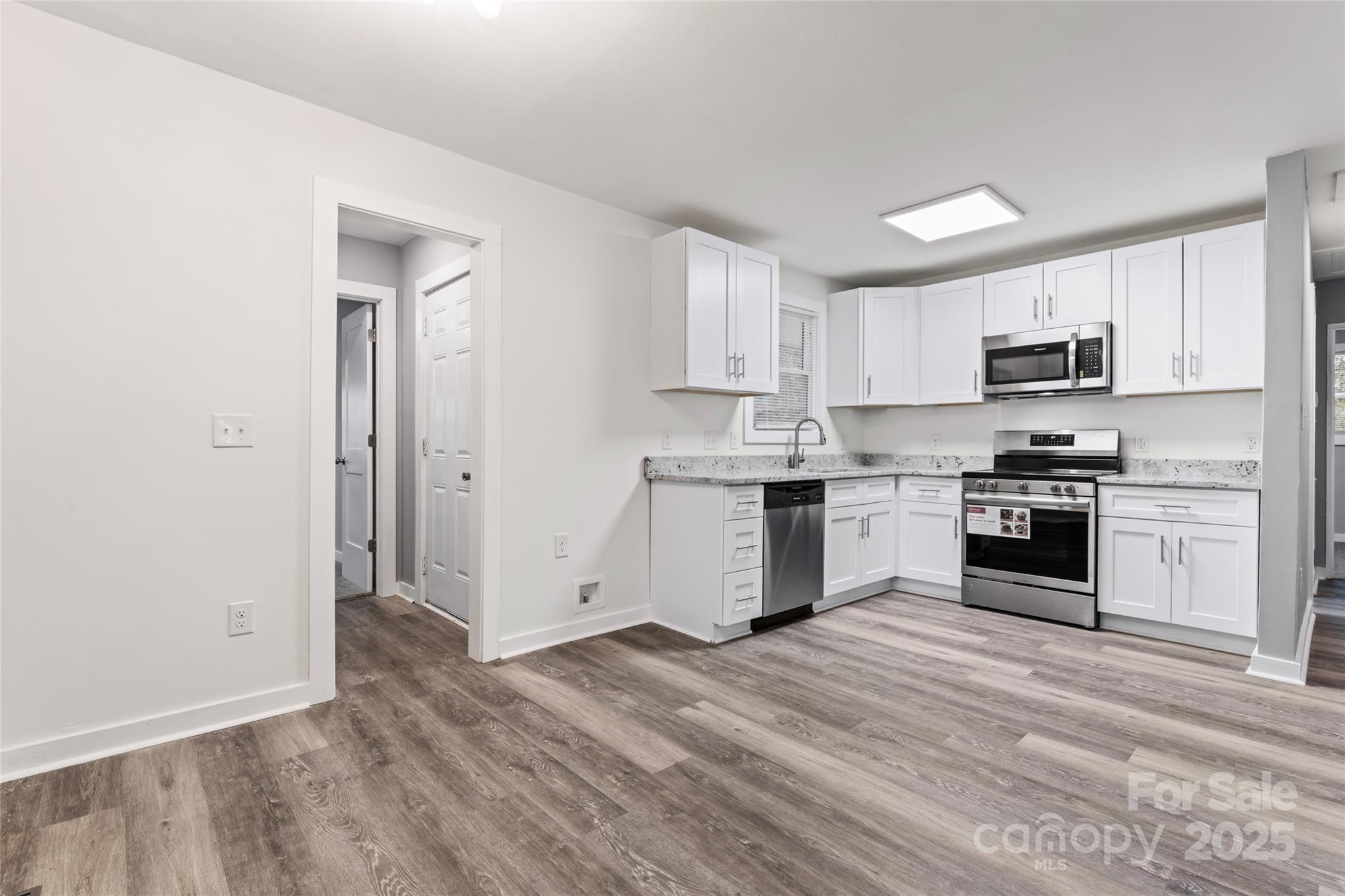 5329 Southampton Road Charlotte, NC 28217 - Photo 8 of 32 Gallery Image 8