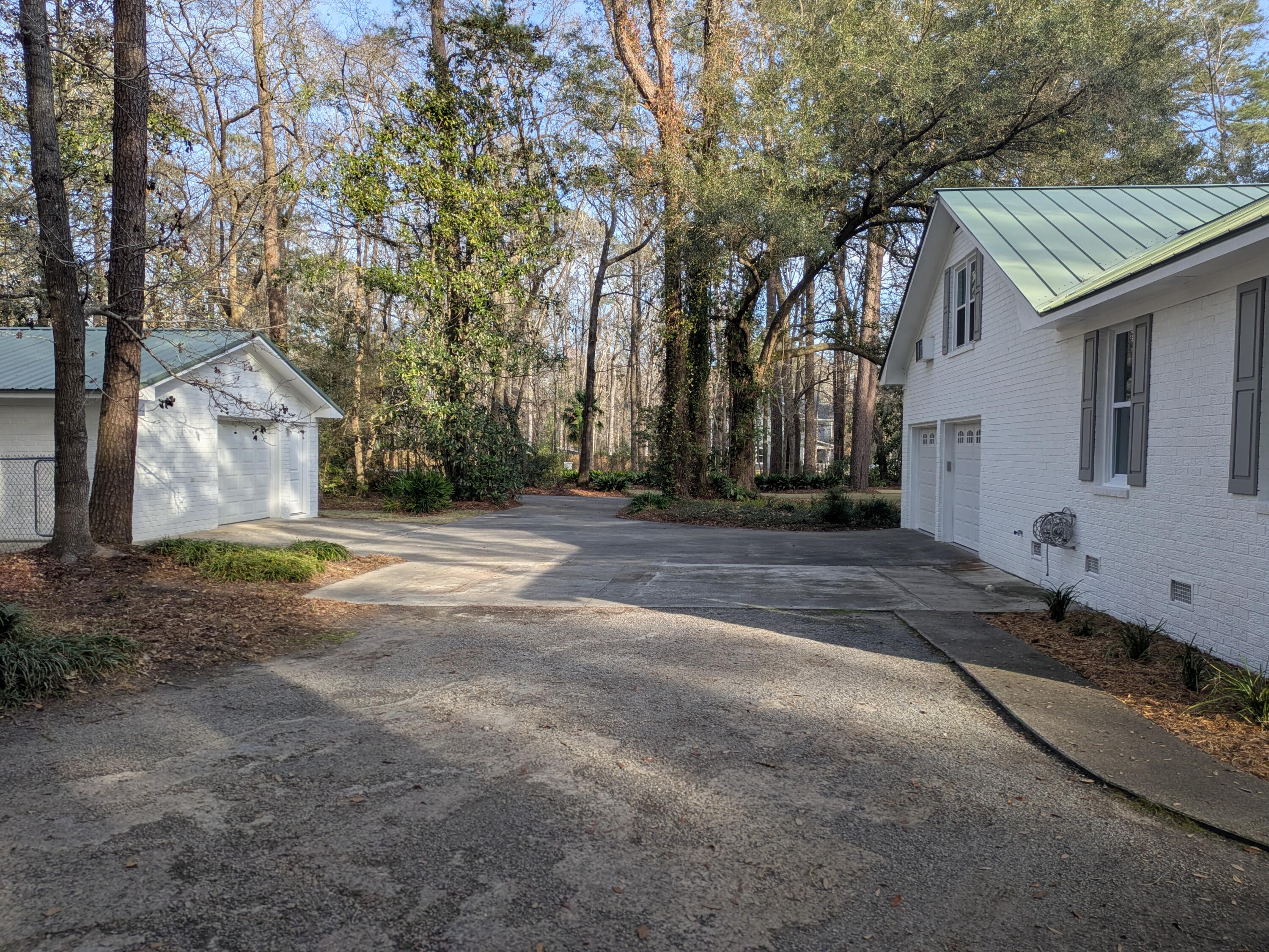 304 County Rd S-18-458 Summerville, SC 29485 - Photo 23 of 30 Garages and Parking