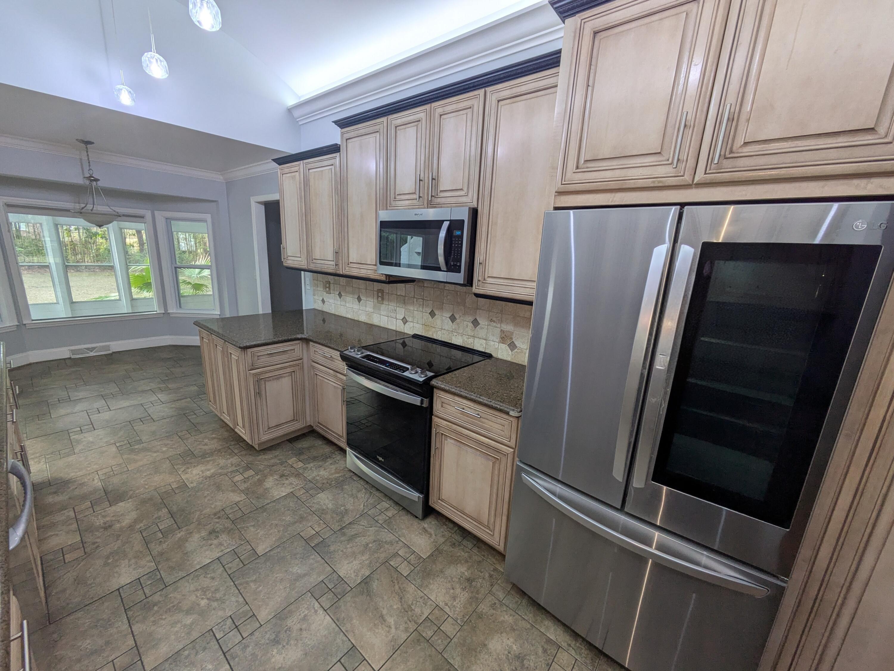 304 County Rd S-18-458 Summerville, SC 29485 - Photo 4 of 30 Kitchen