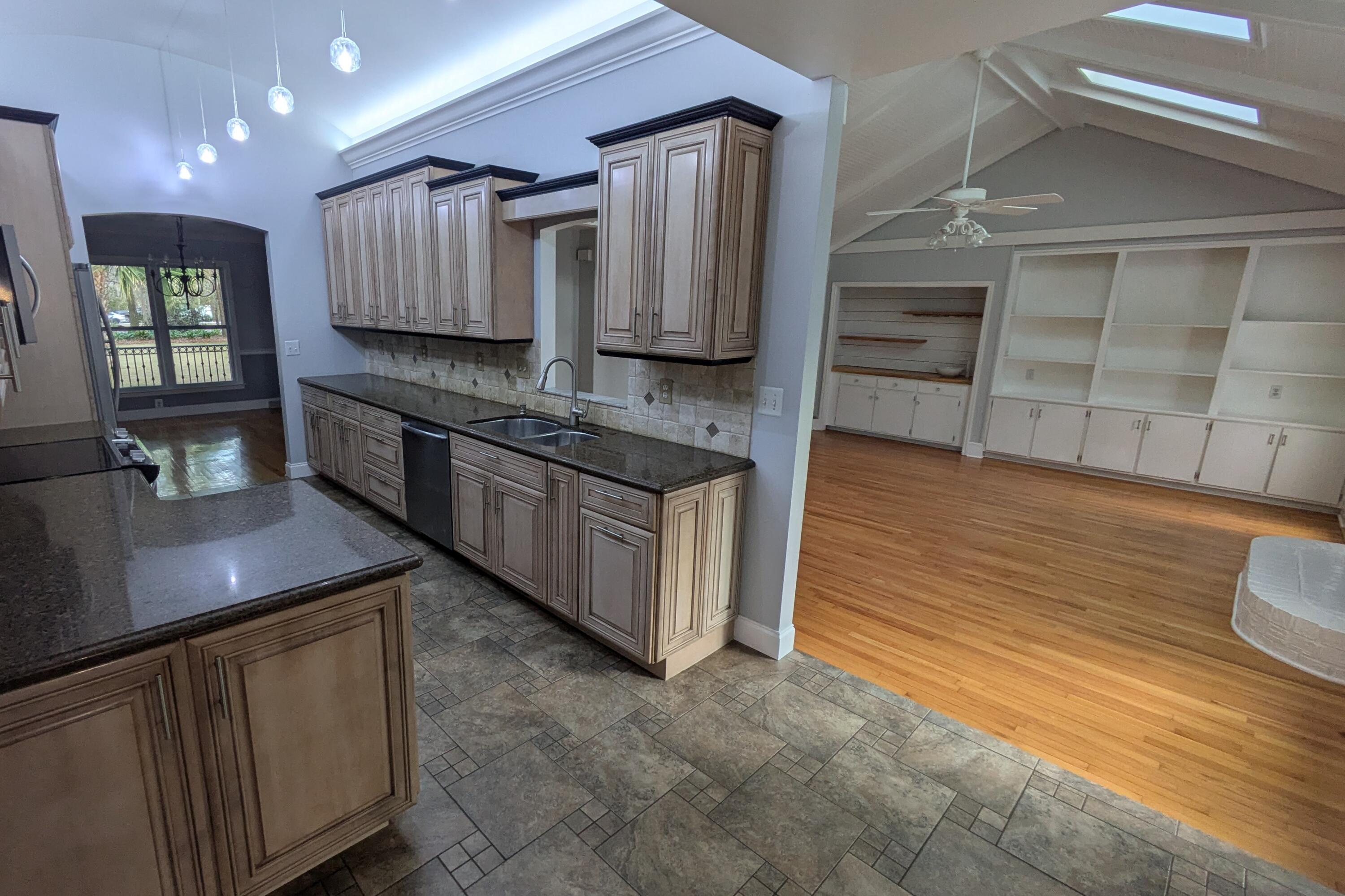 304 County Rd S-18-458 Summerville, SC 29485 - Photo 5 of 30 Kitchen