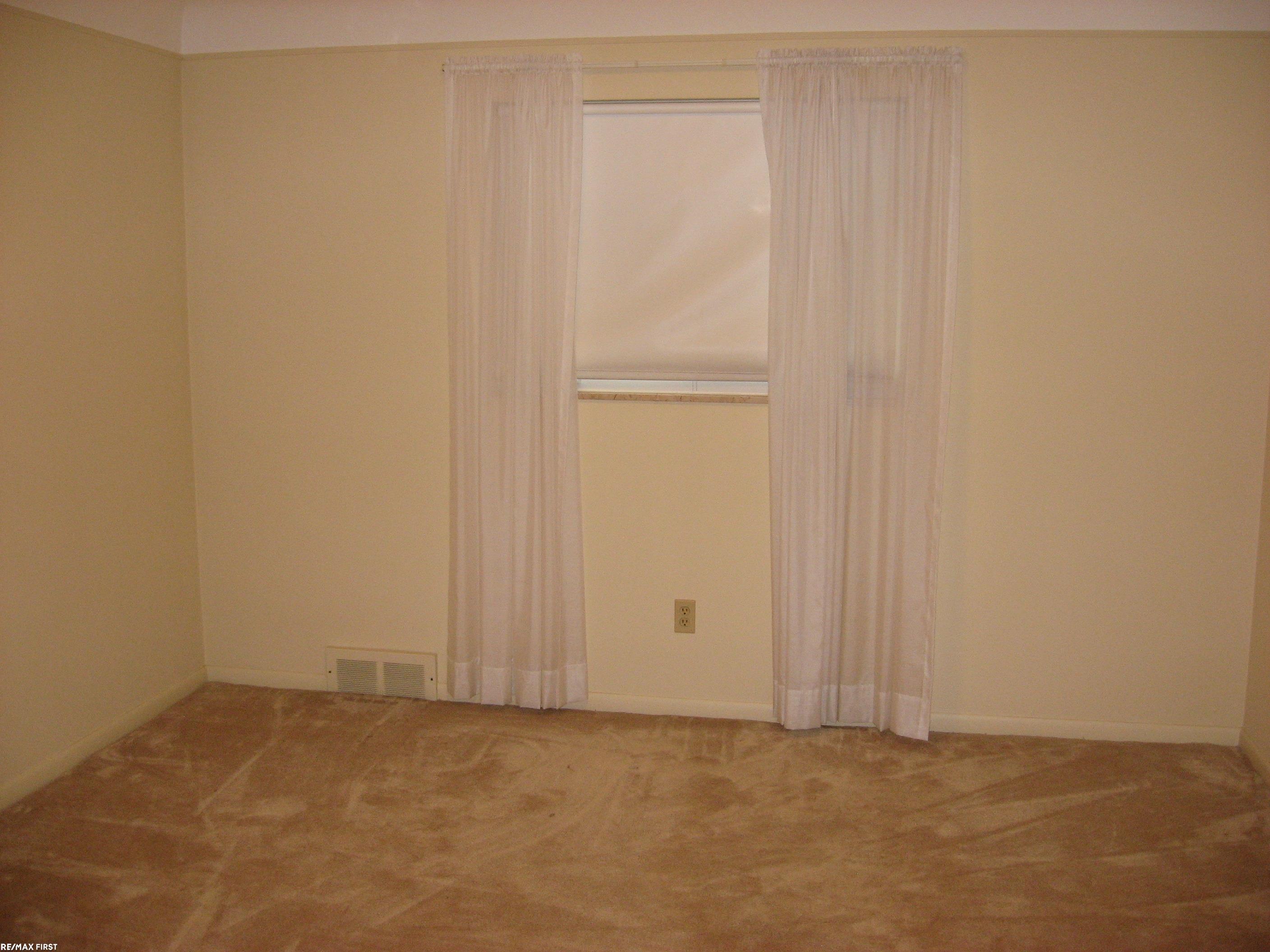 24624 Ridgecroft Avenue Eastpointe, MI 48021 - Photo 10 of 19 Gallery Image 10