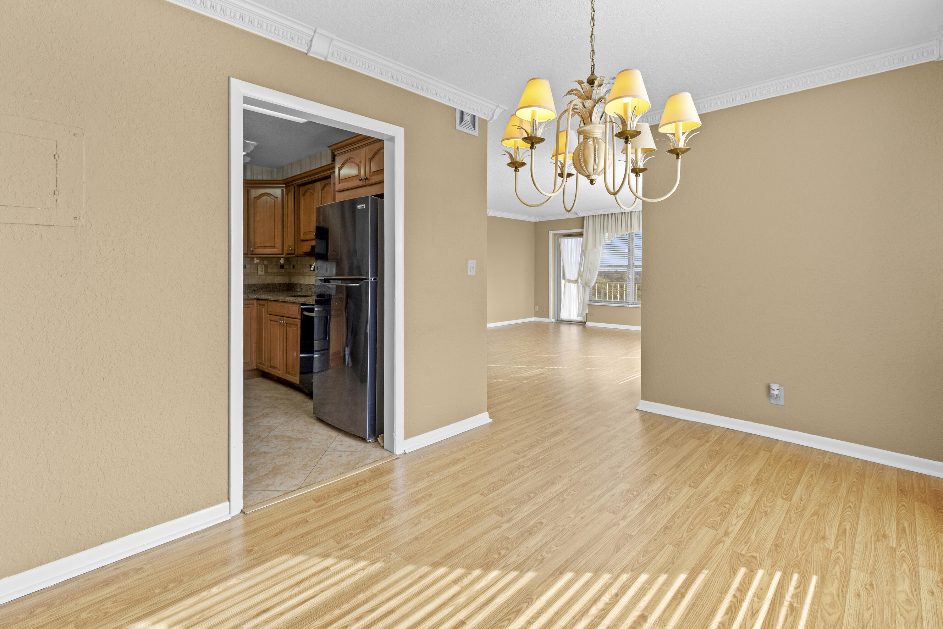 10777 West Sample Road, Unit 719 Coral Springs, FL 33065 - Photo 12 of 44 a view of hallway with wooden floor