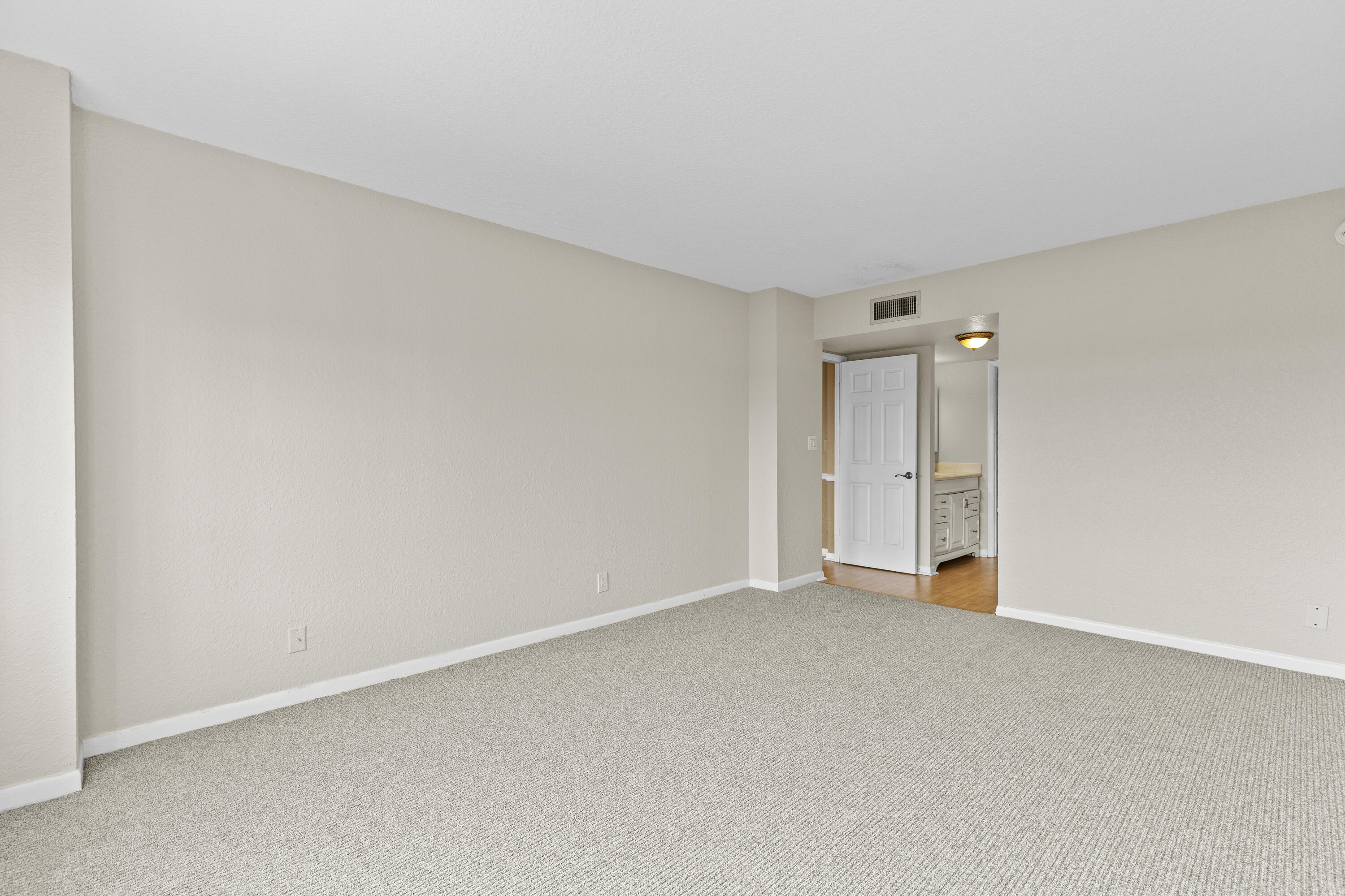 10777 West Sample Road, Unit 719 Coral Springs, FL 33065 - Photo 20 of 44 a view of an empty room