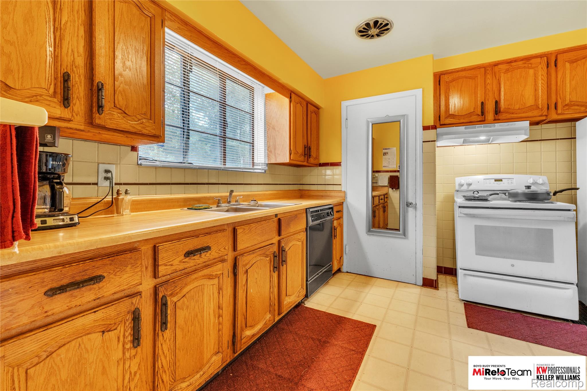 17585 Whitcomb Detroit, MI 48235 - Photo 13 of 27 whitcomb-19.jpg