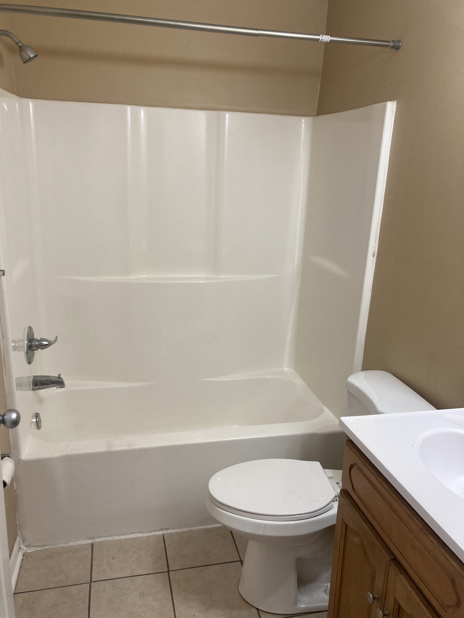 1811 16th Avenue North, Unit B Nashville, TN 37208 - Photo 13 of 13 a bathroom with a bathtub and a toilet