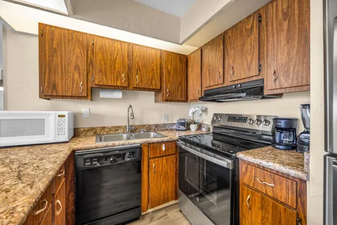 $475,000 | 3543 Lower Honoapiilani Road, Unit D204, Lahaina, HI 96761