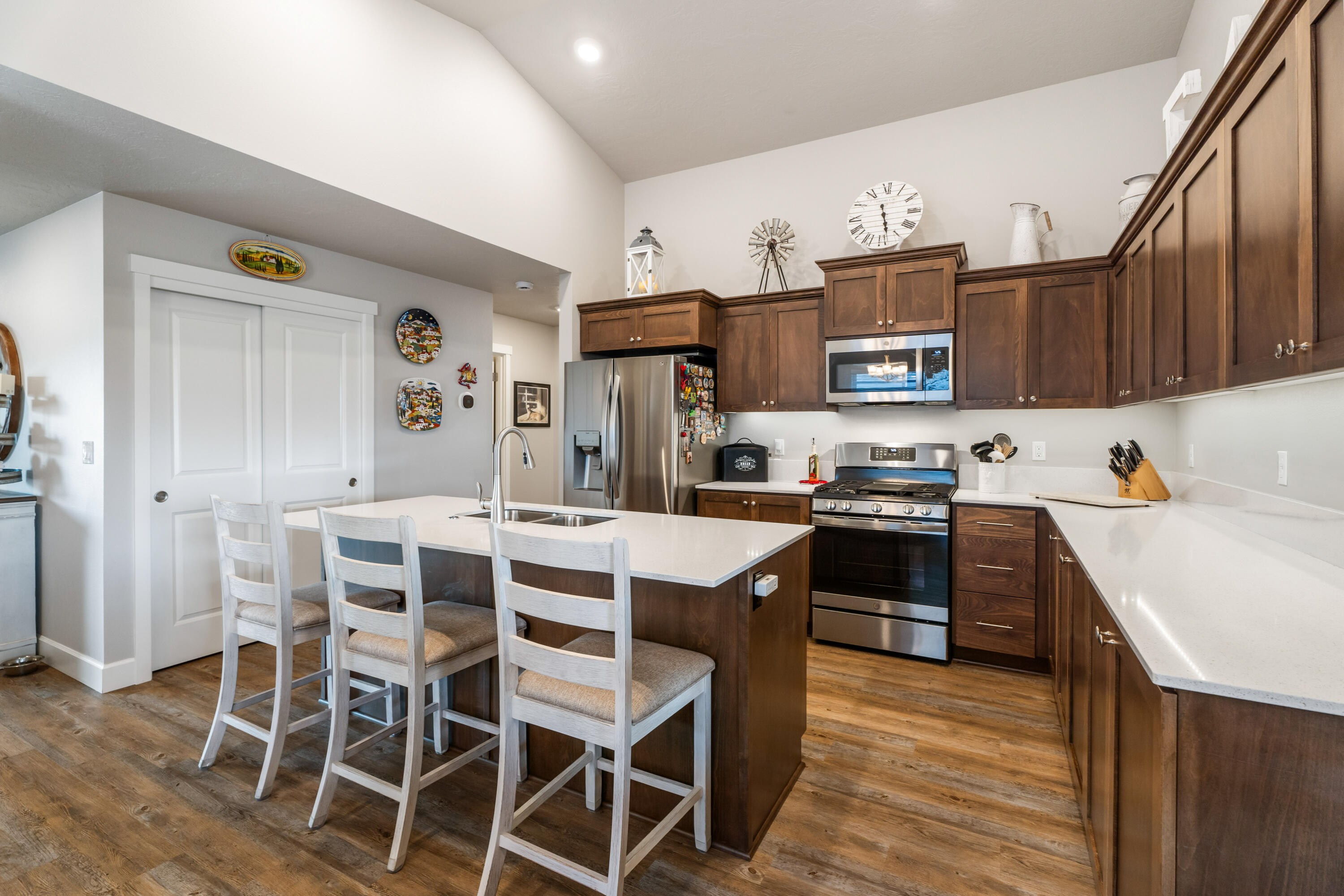 3556 Northwest 10th Street Redmond, OR 97756 - Photo 9 of 23 20-Kitchen