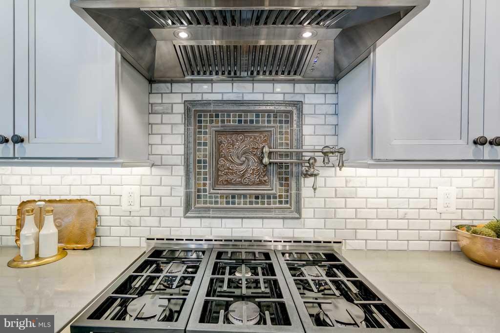 313 West Timonium Road Lutherville-Timonium, MD 21093 - Photo 6 of 30 Custom Backsplash Detail