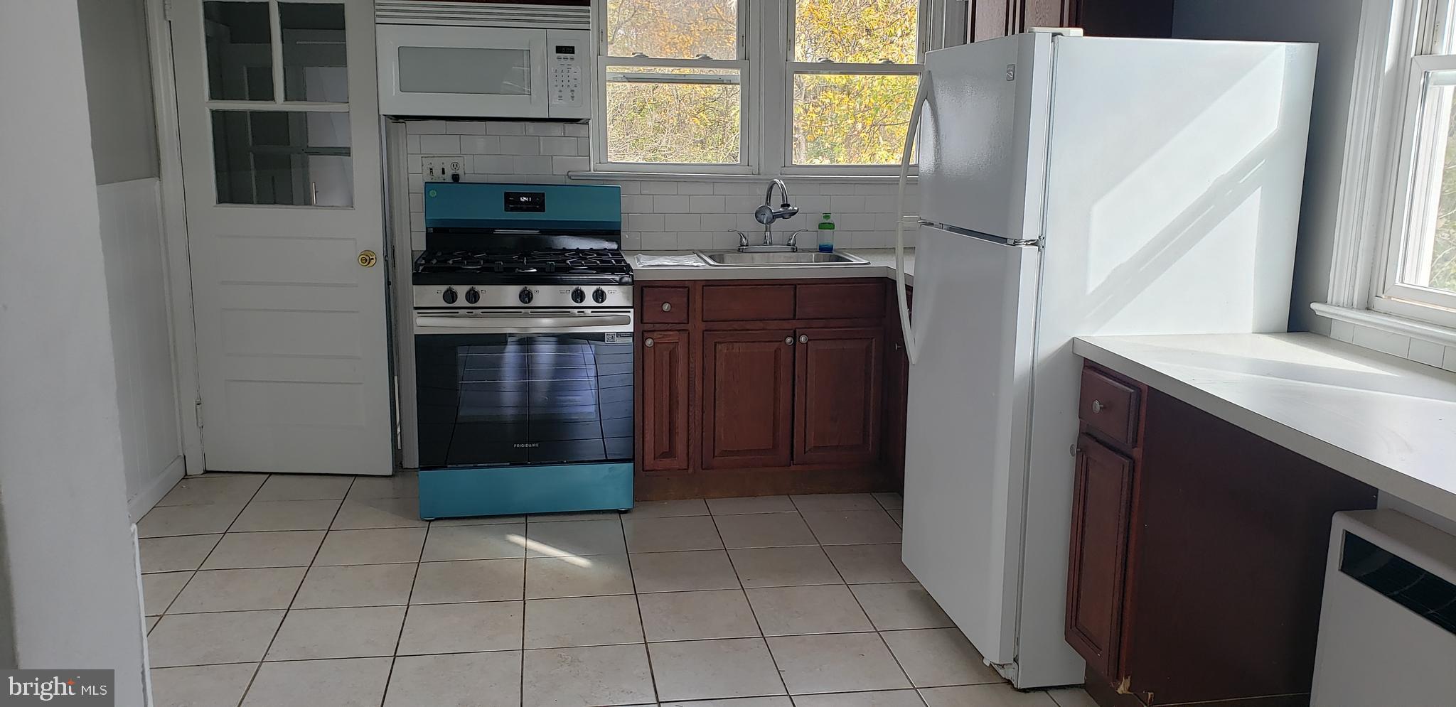 621 North Forklanding Road, Unit B Maple Shade, NJ 08052 - Photo 5 of 12 a kitchen with granite countertop a stove a sink and a refrigerator
