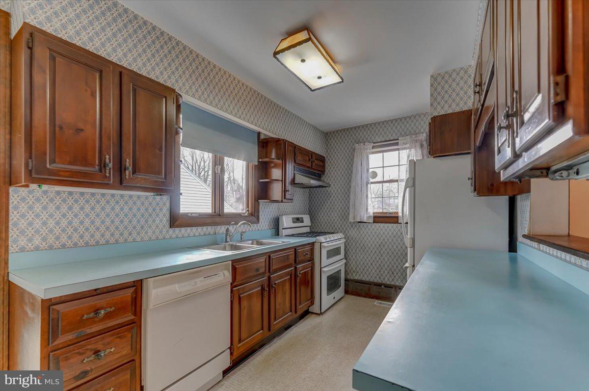 327 North Rolling Road Springfield, PA 19064 - Photo 14 of 34 a kitchen that has a sink and a stove