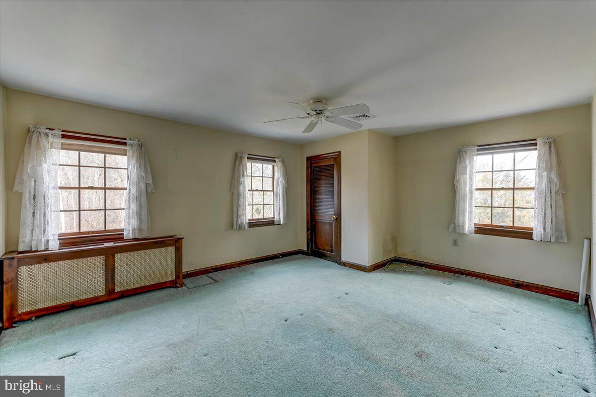 327 North Rolling Road Springfield, PA 19064 - Photo 19 of 34 an empty room with windows