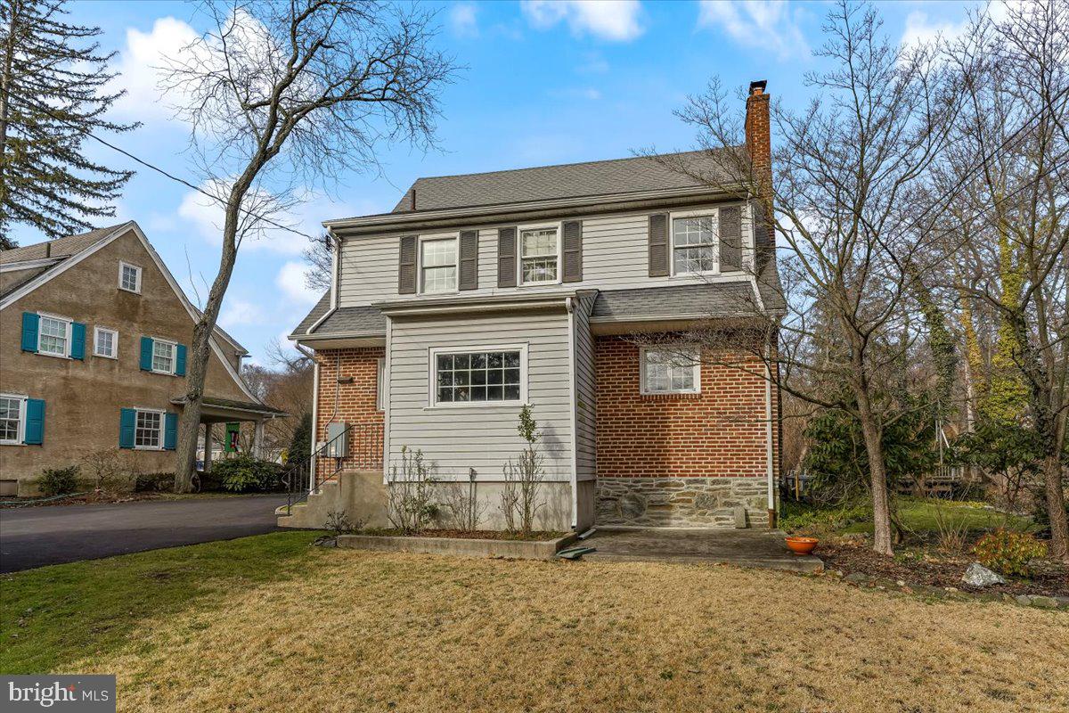 327 North Rolling Road Springfield, PA 19064 - Photo 28 of 34 a front view of a house with a yard
