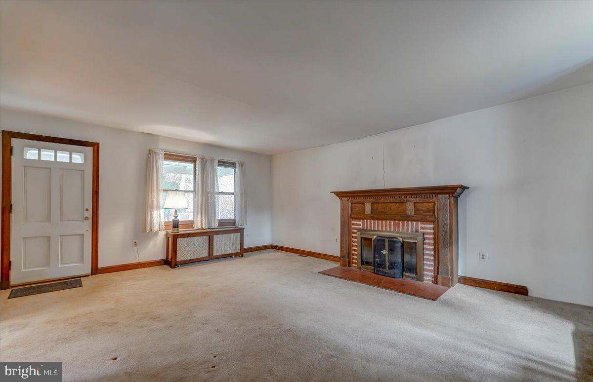 327 North Rolling Road Springfield, PA 19064 - Photo 5 of 34 a living room with furniture and a window
