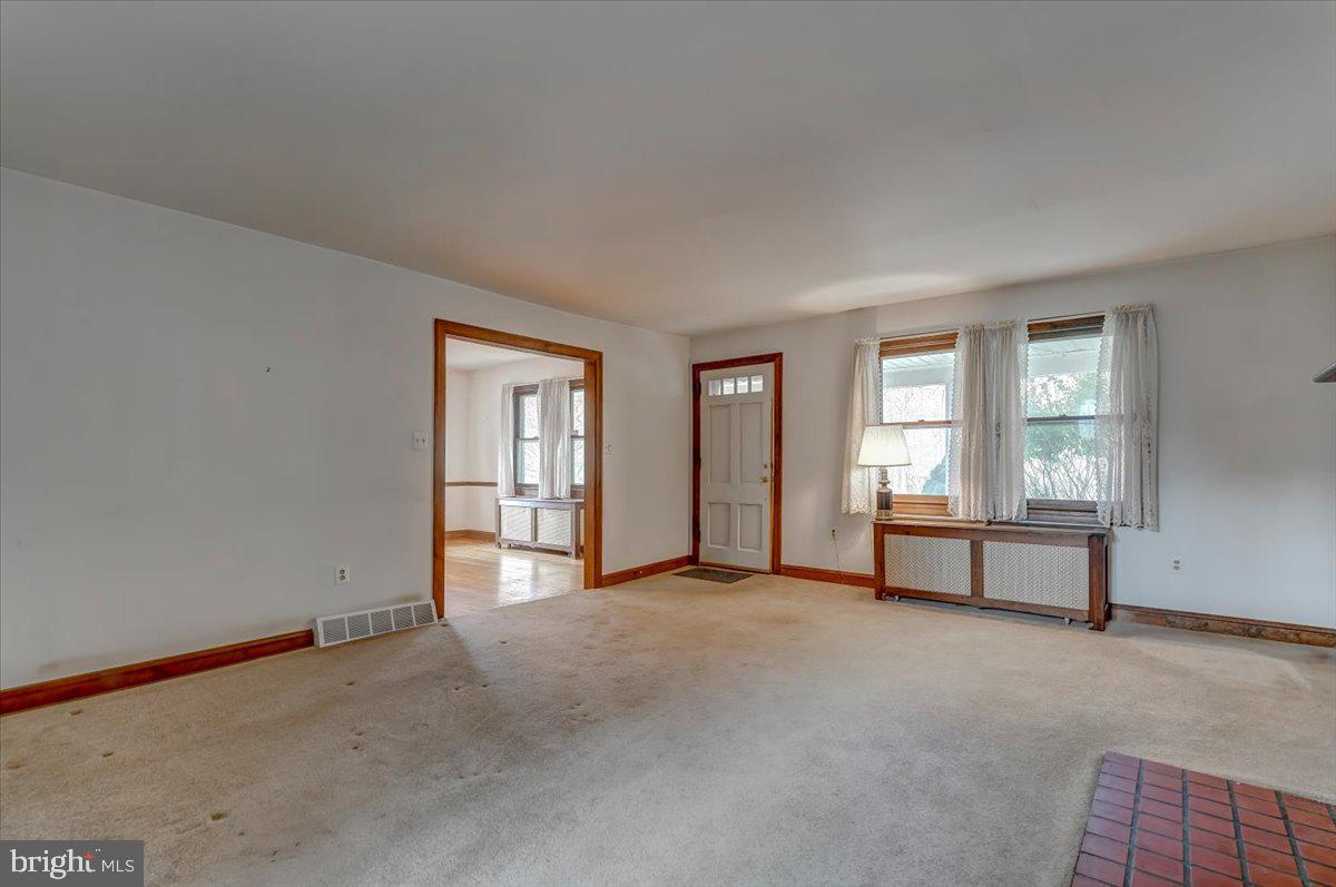 327 North Rolling Road Springfield, PA 19064 - Photo 7 of 34 an empty room with windows