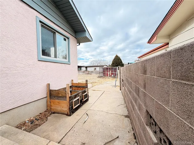 a view of a walk in closet