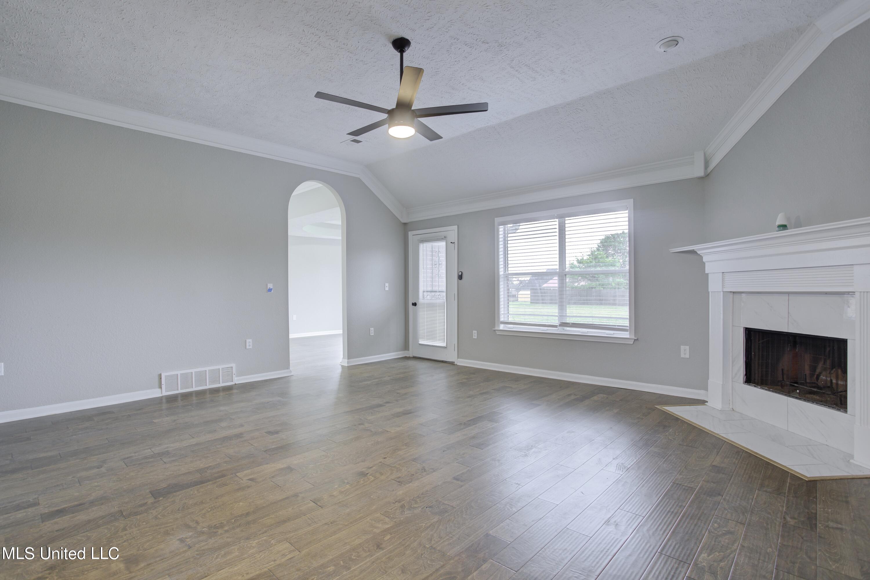 7678 State Line Road Olive Branch, MS 38654 - Photo 13 of 50 family room 1a
