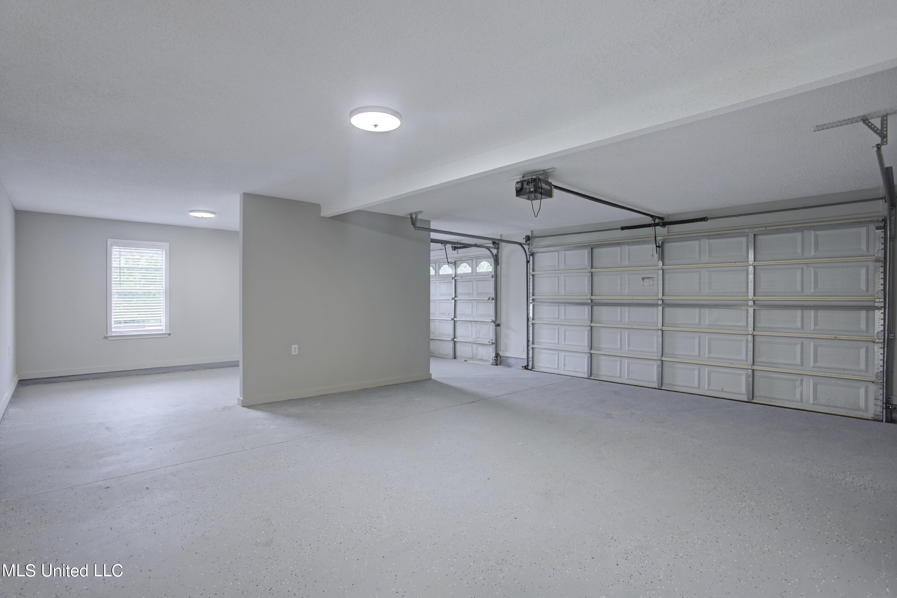 7678 State Line Road Olive Branch, MS 38654 - Photo 38 of 50 garage a