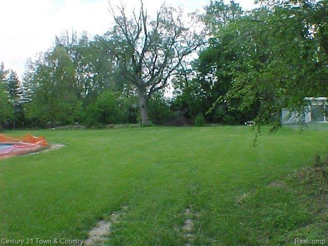 636 Creston Road Troy, MI 48085 - Photo 20 of 23 Backyard View 2