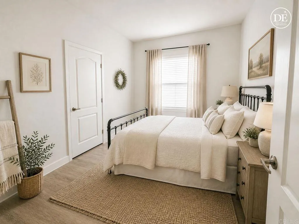 375 East Ross, Unit 403 El Centro, CA 92243 - Photo 11 of 14 Spacious guest room