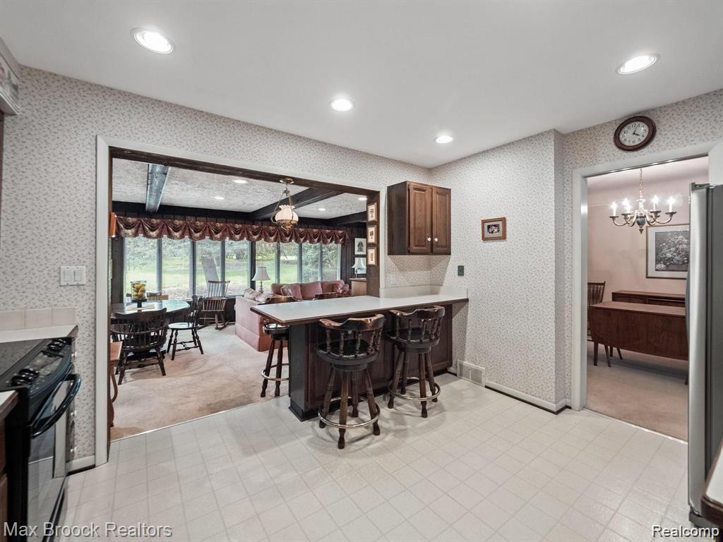 28153 Quail Hollow Road Farmington, MI 48331 - Photo 11 of 25 Gallery Image 11