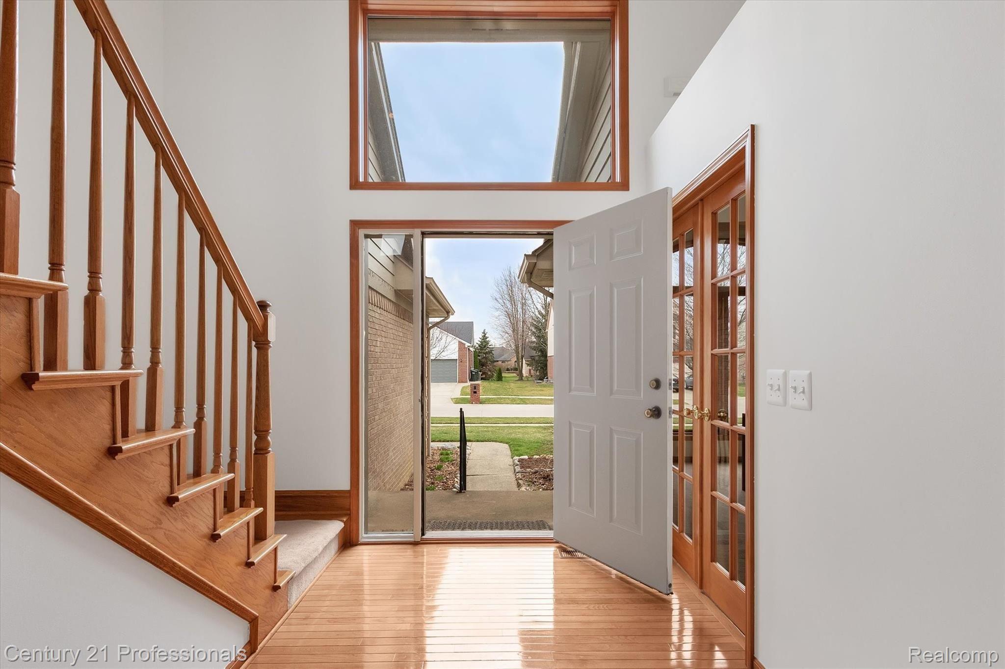 1571 Nadine Rochester, MI 48307 - Photo 4 of 50 05-1571-Nadine-WindowStill-Real-Estate-Photography-6.jpg