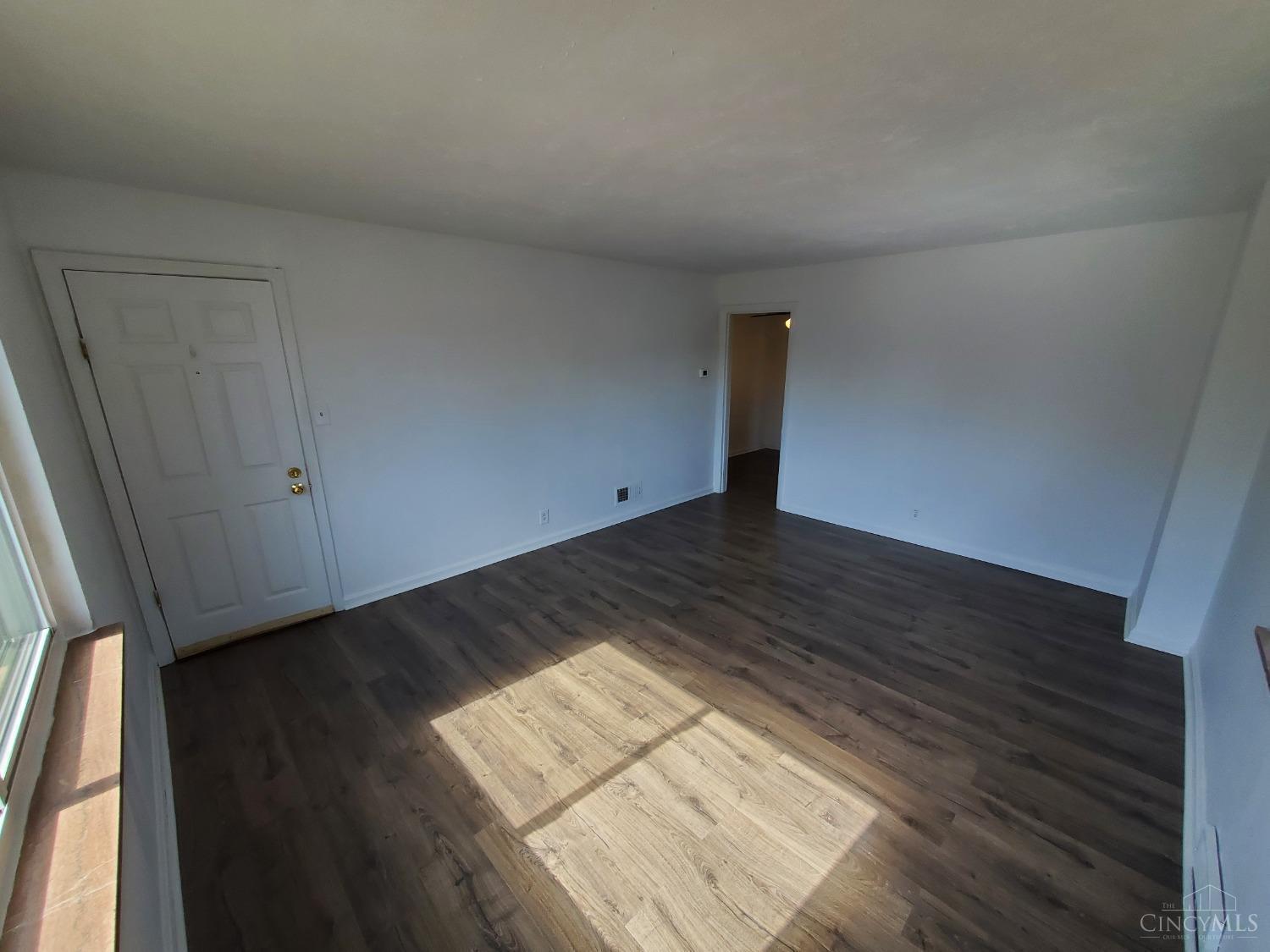 202 Clark Road Reading, OH 45215 - Photo 4 of 26