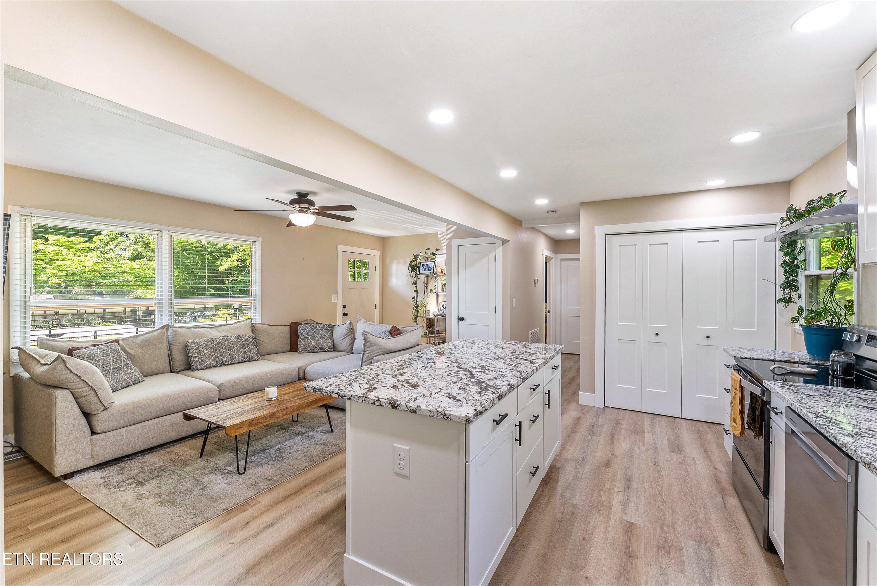 103 Loyola Lane Oak Ridge, TN 37830 - Photo 14 of 36 17-Kitchen A4