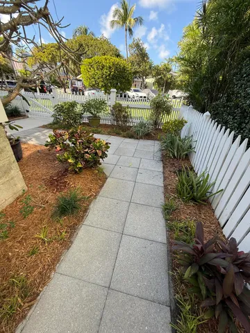 a view of a pathway with a yard