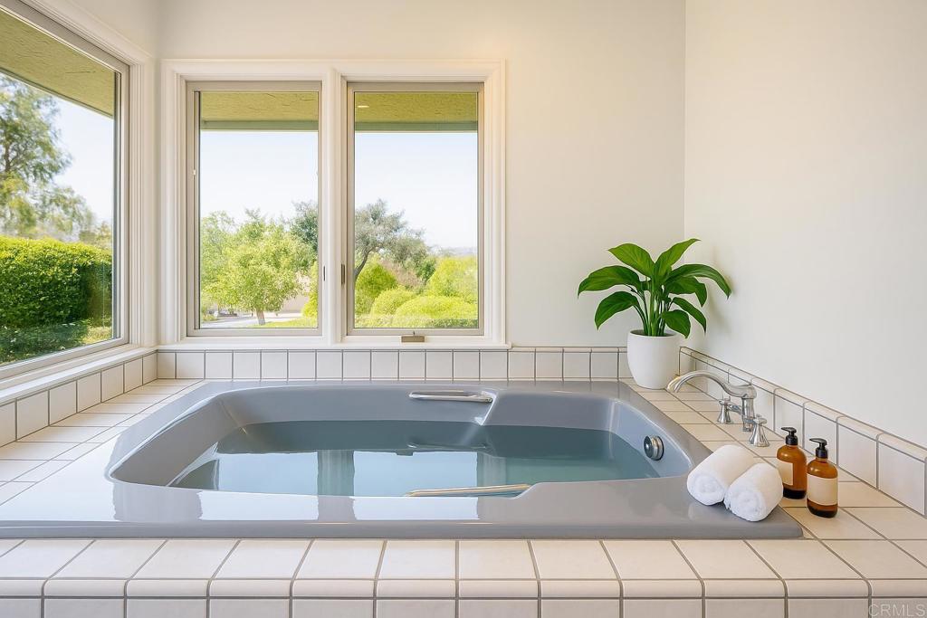 145 Yucca Road Fallbrook, CA 92028 - Photo 29 of 58 Master Bath/Spa