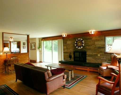 184 Shafer Road Coraopolis, PA 15108 - Photo 2 of 6 Living Room.