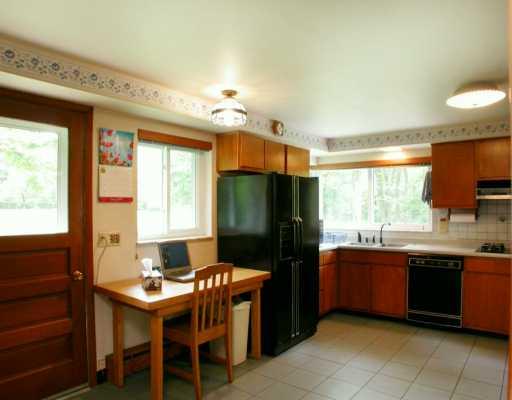 184 Shafer Road Coraopolis, PA 15108 - Photo 3 of 6 Kitchen.