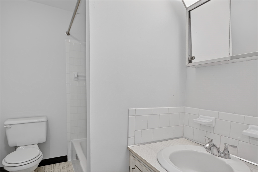 15 Cannongate Road, Unit 34 Tyngsborough, MA 01879 - Photo 18 of 26
