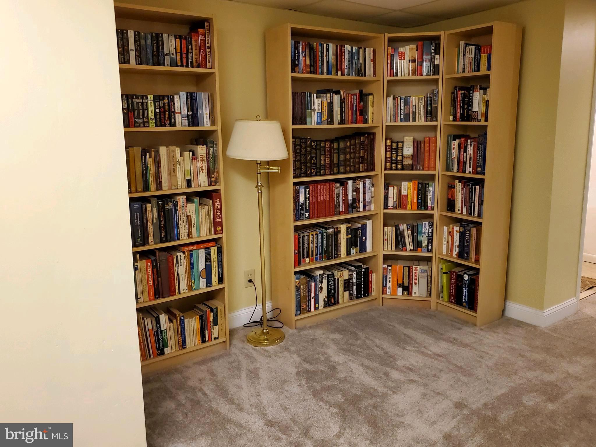 316 Queen Street Frederick, MD 21701 - Photo 25 of 28 Office/library nook