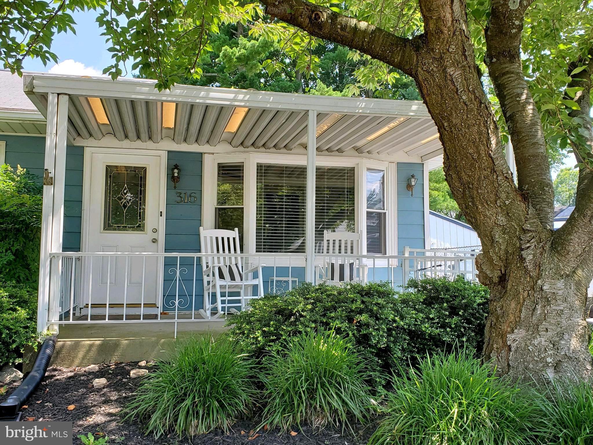 316 Queen Street Frederick, MD 21701 - Photo 5 of 28 Front porch