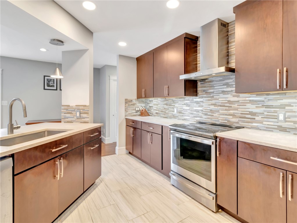 447 Stafford Road, Unit A1 Tiverton, RI 02878 - Photo 3 of 33