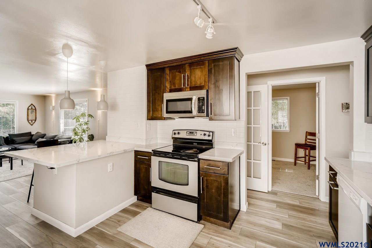 7433 California Avenue Southwest Seattle, WA 98136 - Photo 9 of 22