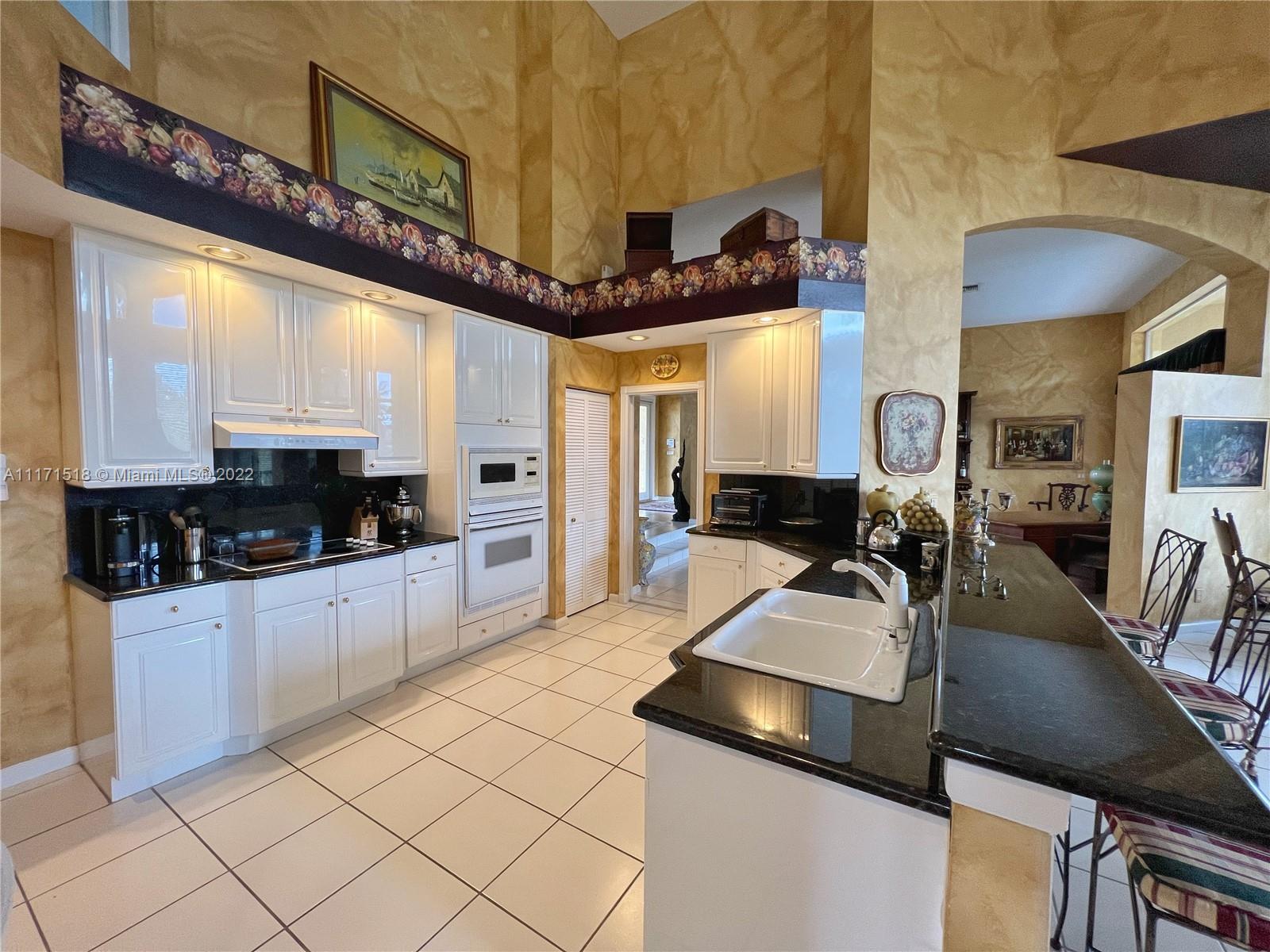 20022 Ocean Key Drive Boca Raton, FL 33498 - Photo 21 of 39 Kitchen - Grand Ceilings