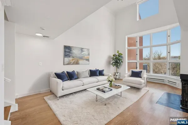 $839,000 | 316 Thornton Court, Unit T316, Edgewater, NJ 07020