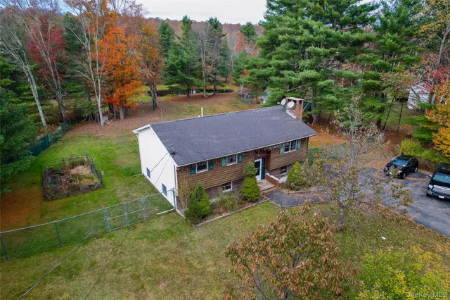 a view of a house with a yard table and chairs