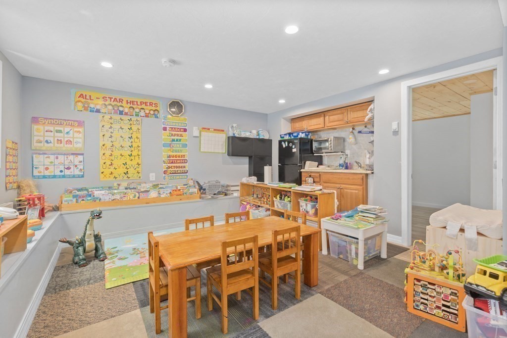 281 Billings Road Quincy, MA 02170 - Photo 20 of 35 Gallery Image 20