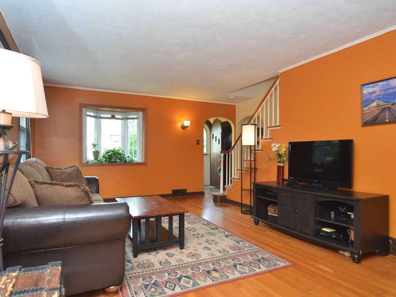900 Ridge Road Ambridge, PA 15003 - Photo 11 of 23 Living Room.