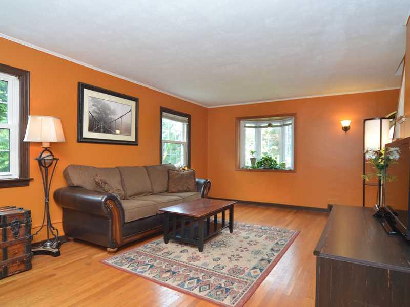 900 Ridge Road Ambridge, PA 15003 - Photo 9 of 23 Living Room.